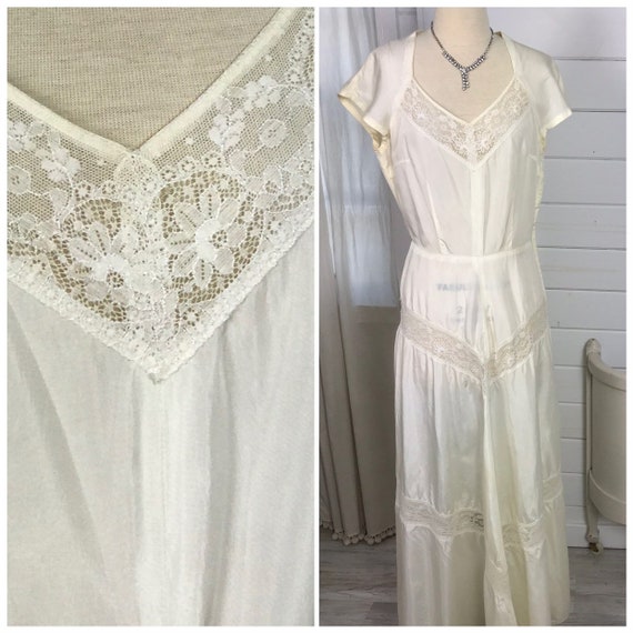 1930s Vintage Ivory Casual Wedding Dress with Pee… - image 1