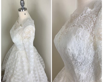 1950s Vintage Lace Wedding Dress / 50's Bridal Gown / Mid Century Modern Wedding Dress / Romantic Wedding Dress / 1950s Bridal Gown / Size 2