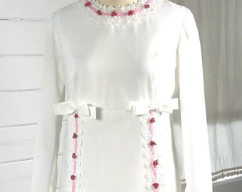 1970s Mod Vintage Wedding Dress / Casual Wedding Dress / Long-Sleeved Hippie Wedding Dress with Lace Pink Floral Appliques Accents