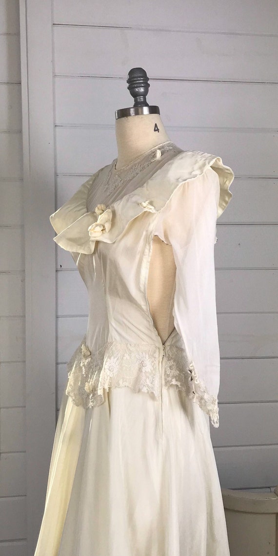 1930s Vintage Ivory Wedding Dress with Illusion N… - image 9
