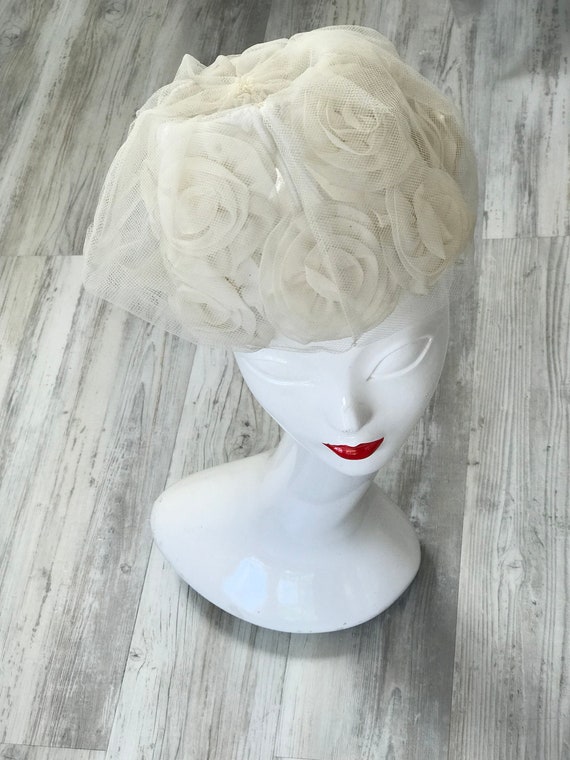 1960s Vintage Beehive Wedding Hat | White Floral … - image 10