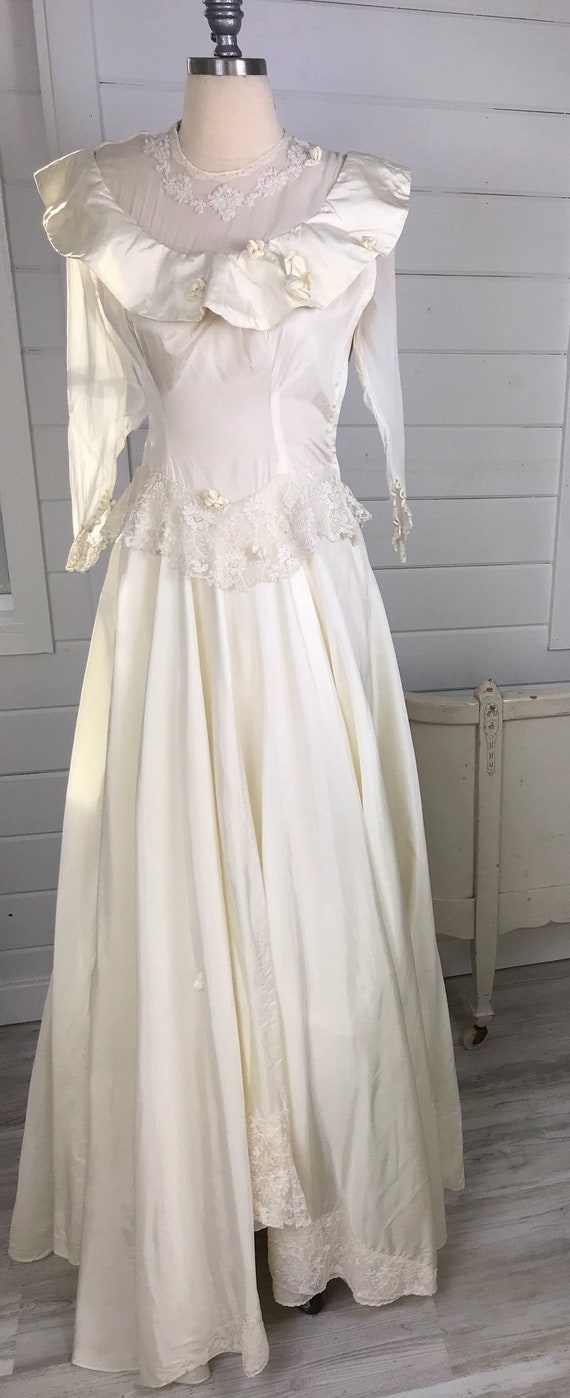 1930s Vintage Ivory Wedding Dress with Illusion N… - image 4