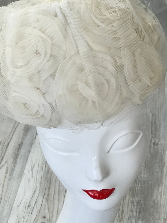 1960s Vintage Beehive Wedding Hat | White Floral … - image 4