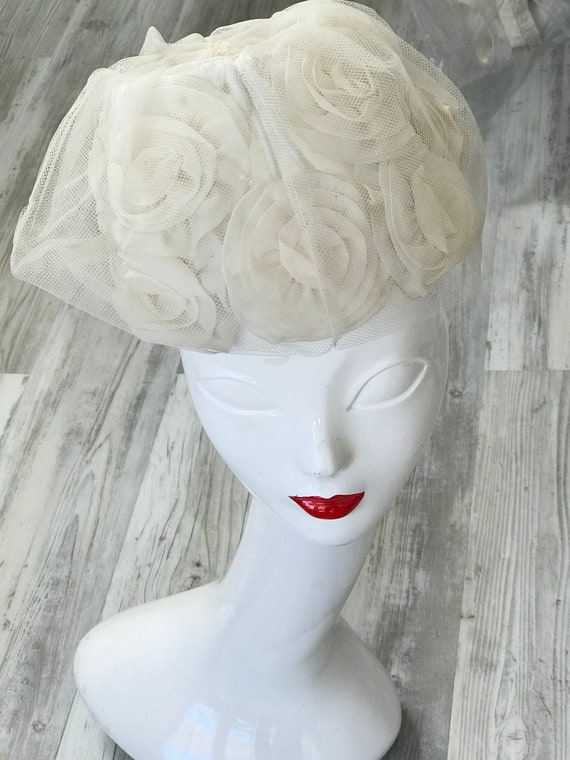 1960s Vintage Beehive Wedding Hat | White Floral … - image 2