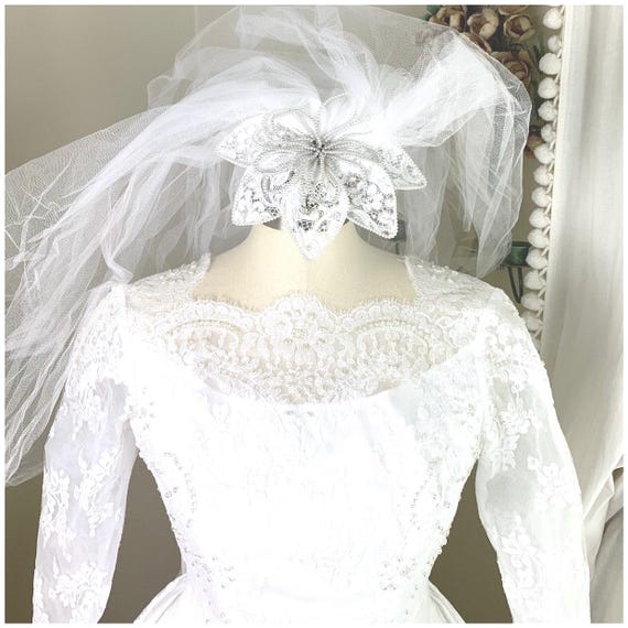 1960s White Lace Wedding Dress Vintage Wedding Dress With Chapel