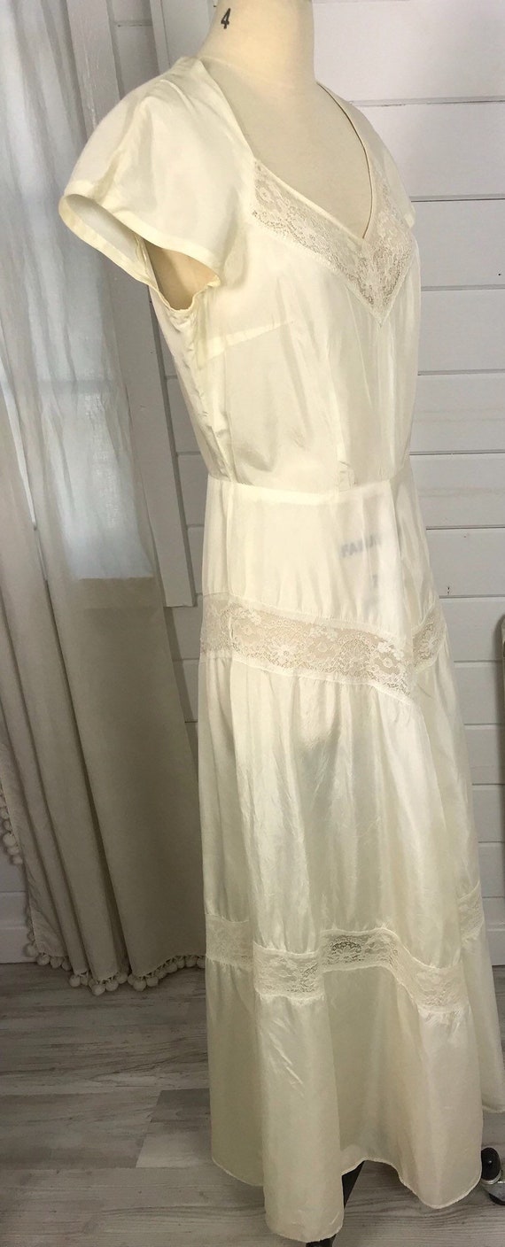 1930s Vintage Ivory Casual Wedding Dress with Pee… - image 5