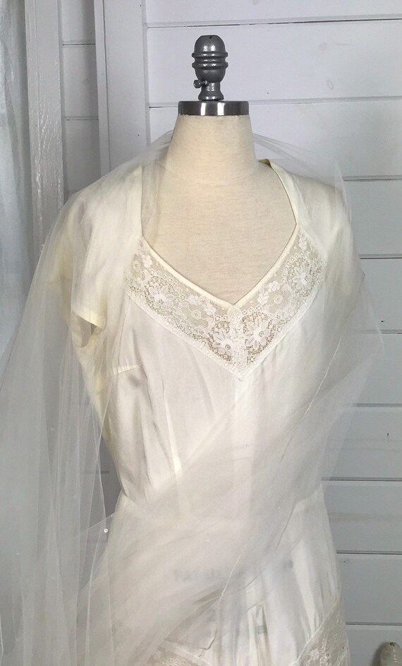 1930s Vintage Ivory Casual Wedding Dress with Pee… - image 4