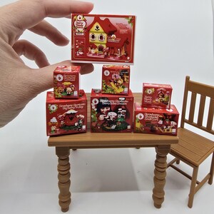 1:12 Scale Strawberry Shortcake Miniature Mini Box Berry Happy Home Snail Cart Butterfly Carousel Merry Trolley Bake Shoppe Worm Boxes Empty