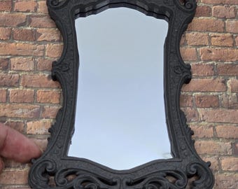 Specchio gotico horror in scala 1:12, in vetro laser, ispirato a Oculus, miniatura per casa delle bambole, mini specchio infestato da demoni, 6x4 pollici