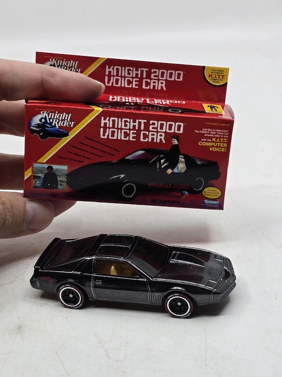 キャラウィールよりナイト2000 K.I.T.T.のレビュー！メインラインアイテムとの比較など | Hot Wheels 情報まとめ | ホットウィール  にわかマニア