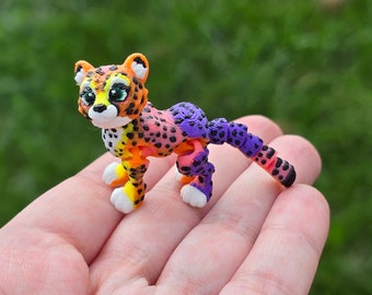 Cheetah Rainbow 6 kleuren miniatuur mini 3D-print gelede gedrukte 3D 1,25 inch hoog 1:24 poppenhuis display 80s 90s geïnspireerde kat