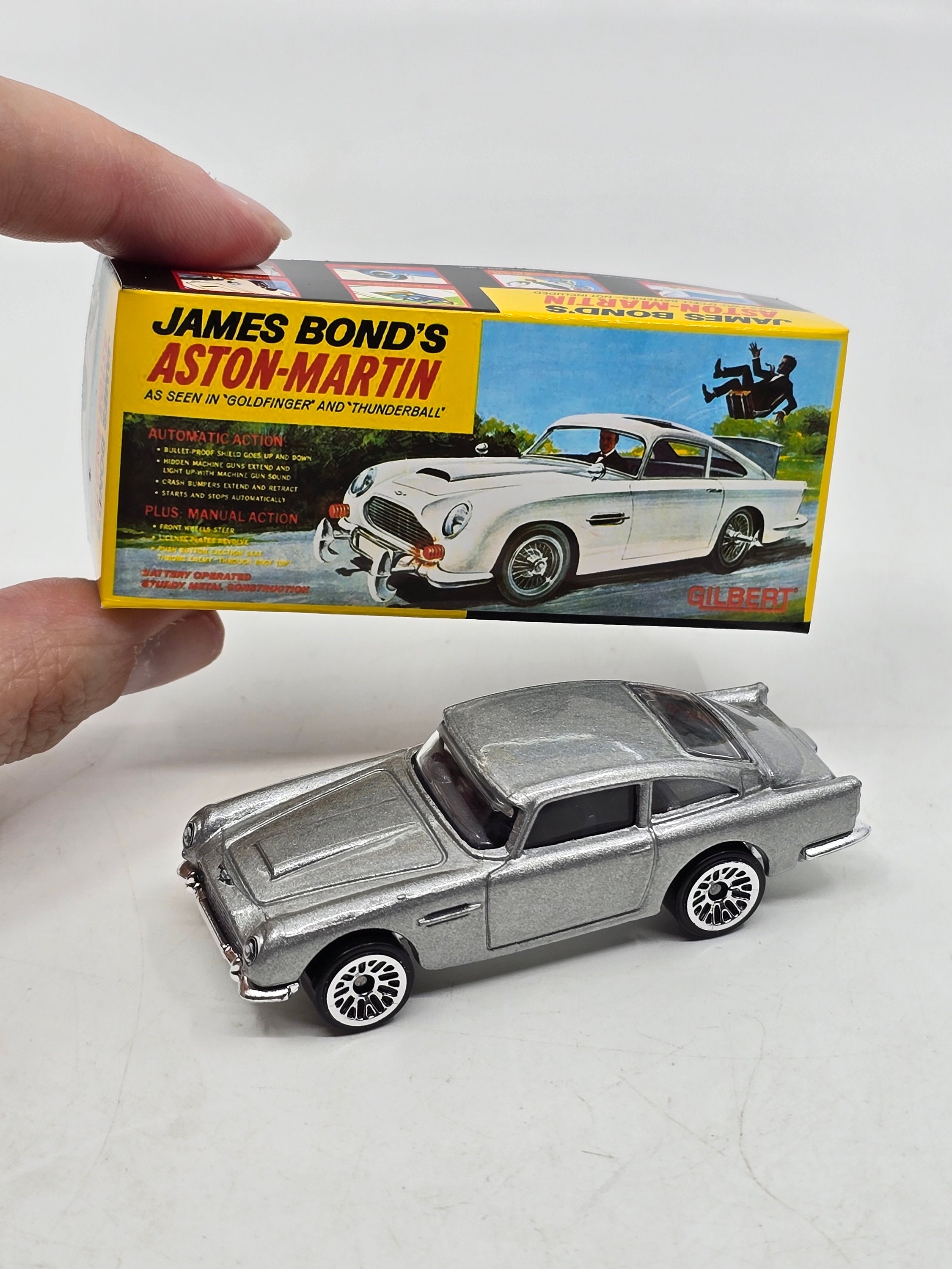 007 James Bond Aston-martin Goldfinger Hot Wheels Car With 007 James Bond Aston-martin Goldfinger Hot Wheels Car With