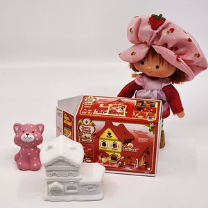 Mini casa de muñecas retro de repuesto con o sin caja, impresión 3D de Strawberry Shortcake, Attic Berry Happy Home, escala 1:12
