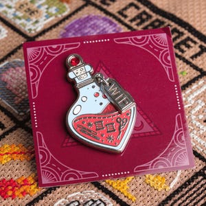 Red Potion Bottle Needle Minder, Witchy Halloween Magnetic Enamel Needle Nanny, Gift for Cross Stitcher, Embroidery Accessory