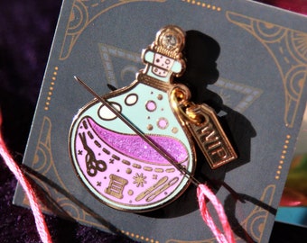 Potion Bottle Needle Minder / Halloween Needle Minder / Love Potion Needle Minder / Witchy Needle Keeper / Purple Potion Bottle Needle Nanny