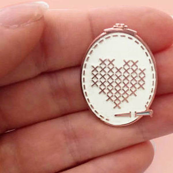 Heart Needle Minder Emaille / Borduurring Needle Keep / Magnetische Needle Keeper / Heart Cross Stitch / Stitchers Gift / Emaille Minder