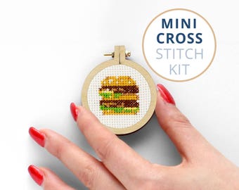 Mini Hamburger, kits cross stitch, tiny embroidery hoop, Fastfood mini cross stitch kits, childrens cross stitch kits, Cheeseburger Stitch