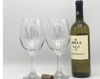 Mr and Mrs Wine glass, wedding, vow renewal, bride, groom, anniversary gift, wedding gift, Girl to Girl Gift, Man to Man Gift