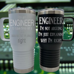 Può includere: Due tazze da viaggio in acciaio inossidabile con manici neri. La tazza a sinistra è bianca con il testo "I'm an ENGINEER to save time let's assume that I'm always right". La tazza a destra è nera con il testo "ENGINEER I'M NOT ARGUING I'M JUST EXPLAINING WHY I'M RIGHT".