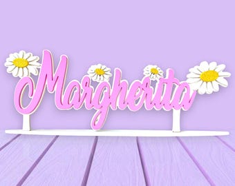 personalized wooden name with daisy decoration