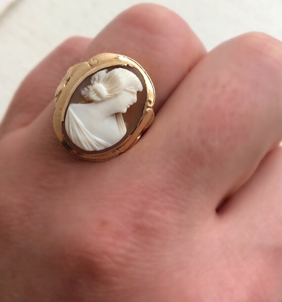 Antique Cameo Ring - 14k Yellow Gold Oval Carved … - image 7