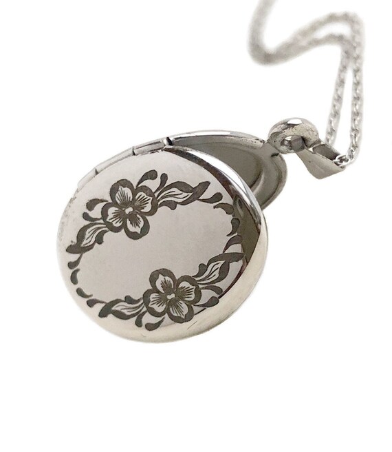 Vintage Locket - Sterling Silver Round Flower Lock