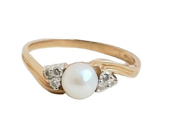 Pearl Ring - 14k Yellow Gold Genuine Diamond Ring - Size 6