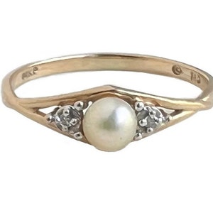 Vintage Pearl Ring - 14k Yellow Gold Pearl Ring -Size 6