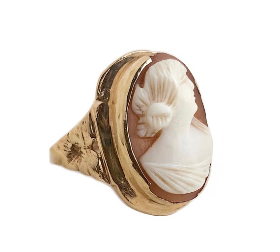 Antique Cameo Ring - 14k Yellow Gold Oval Carved … - image 2