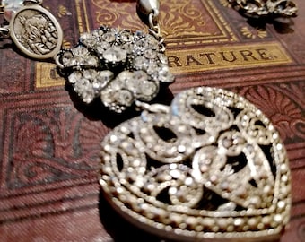 Collier coeur recyclé : chapelet vintage, coeur en strass