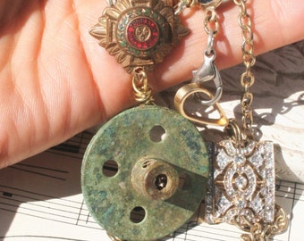 Industriella urbana assemblagesmycken, återvunnet halsband, ooak-halsband, bärbar konst, viktoriansk steampunk, tidsenligt halsband,