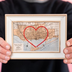 Carte du coeur de Toronto | Cadeau de carte personnalisée | Cadeau d'anniversaire personnalisé | Cadeau Saint Valentin | Carte vintage de Toronto, coeur brodé à la main