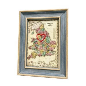 Carte du coeur de Manchester | Cadeau de carte personnalisée | Cadeau d'anniversaire en Angleterre | Cadeau de mariage | Impression vintage de carte de Manchester avec coeur brodé à la main