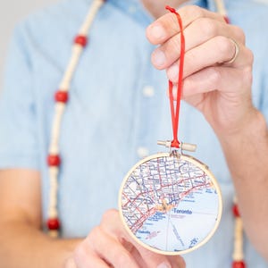 ornement de carte de Toronto | Arbre de Noël | Bas de Noël | Décoration de Noël | Carte de Toronto | Cadeau canadien | cerceau à broder | Petit cadeau