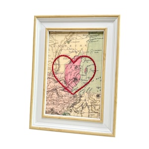 Carte cardiaque du Belize | Cadeau de carte personnalisée | Cadeau d'anniversaire pour lui | Cadeau de mariage encadré | Impression de carte vintage du Belize avec coeur brodé à la main