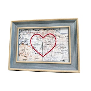 Carte du coeur de Beyrouth | Cadeau de carte personnalisée | Cadeau d'anniversaire au Liban | Cadeau de mariage encadré | Impression vintage de carte de Beyrouth avec coeur brodé à la main