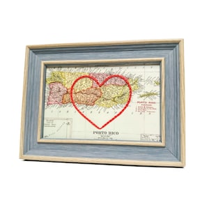 Carte du coeur de Porto Rico | Cadeau de carte personnalisée | Cadeau d'anniversaire pour lui | Cadeau de mariage encadré | Carte vintage de Porto Rico avec coeur brodé à la main