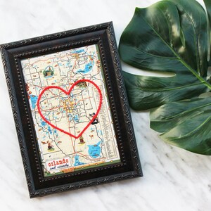 Carte de coeur d’Orlando | Art de broderie personnalisé d’histoire d’amour | Cadeau d’anniversaire pour les | Cadeau de fiançailles pour | Cadeau personnalisé de graduation