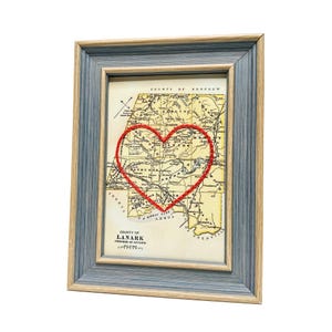 Carte du coeur du comté de Lanark | Cadeau de carte personnalisée | Cadeau d'anniversaire personnalisé | Cadeau de Saint-Valentin | Coeur brodé à la main, imprimé carte vintage