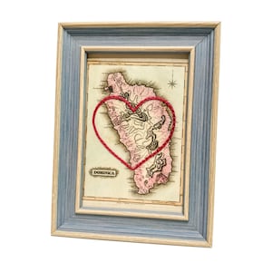 Carte cardiaque de la Dominique | Cadeau de carte personnalisée | Cadeau d'anniversaire personnalisé | Cadeau Saint Valentin | Carte vintage de la Dominique, coeur brodé à la main