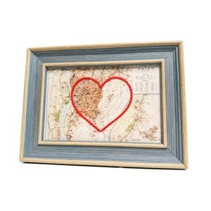 Carte du coeur du Caire | Cadeau de carte personnalisée | Cadeau d'anniversaire en Egypte | Cadeau de mariage encadré | Impression de carte vintage du Caire avec coeur brodé à la main