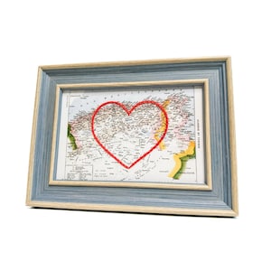 Carte du coeur de l'Algérie | Cadeau de carte personnalisée | Cadeau d'anniversaire personnalisé | Cadeau Saint Valentin | Carte de l'Algérie vintage brodée à la main