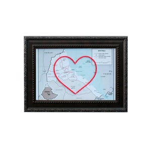Carte cardiaque de l'Érythrée | Cadeau de carte personnalisée | Cadeau d'anniversaire pour lui | Cadeau de mariage | Impression de carte vintage de l'Érythrée avec coeur brodé à la main