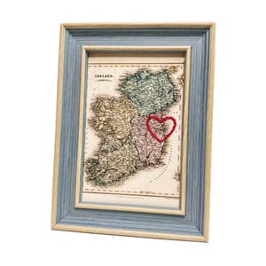 Carte coeur de Dublin | Cadeau de carte personnalisée | Cadeau d'anniversaire en Irlande | Cadeau de mariage encadré | Impression vintage de carte de Dublin avec coeur brodé à la main
