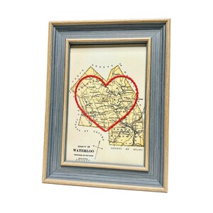Carte du coeur du comté de Waterloo | Cadeau de carte personnalisée | Cadeau d'anniversaire encadré | Cadeau Saint Valentin | Carte vintage de Waterloo, coeur brodé à la main