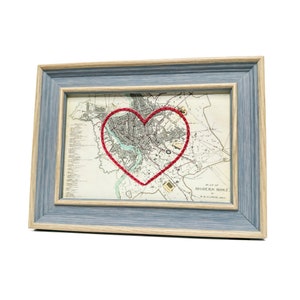 Carte du coeur de Rome | Cadeau de carte personnalisée | Cadeau d'anniversaire en Italie | Cadeau de mariage | Impression de carte vintage de Rome avec coeur brodé à la main