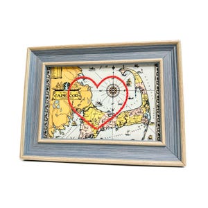 Carte du coeur de Cape Cod | Cadeau de carte personnalisée | Cadeau d'anniversaire personnalisé | Cadeau Saint Valentin | Carte vintage de Cape Cod, coeur brodé à la main