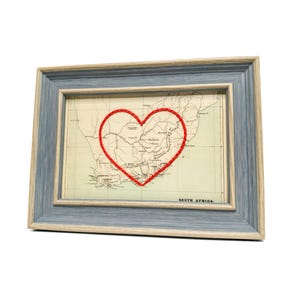 Carte du coeur de l'Afrique du Sud | Cadeau de carte personnalisée | Cadeau carte personnalisée | Cadeau de Saint-Valentin | Carte vintage de l'Afrique du Sud brodée à la main