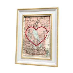 Carte cardiaque du Manitoba | Cadeau de carte personnalisée | Cadeau d'anniversaire pour lui | Cadeau de mariage | Impression de carte vintage du Manitoba avec coeur brodé à la main