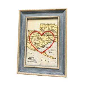 Carte du coeur du comté de Norfolk | Cadeau de carte personnalisée | Cadeau d'anniversaire pour lui | Cadeau de mariage encadré | Impression de carte vintage avec coeur brodé à la main
